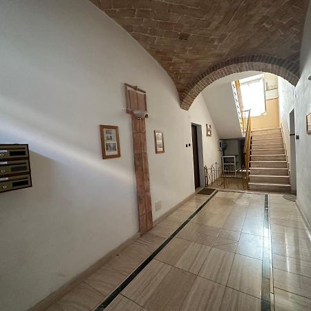 Casa Susanna - Delizioso Piano Terra, Centralissimo, Superservito, Tranquillo, Appena Fuori Ztl Parcheggio Libero 特尔尼 外观 照片