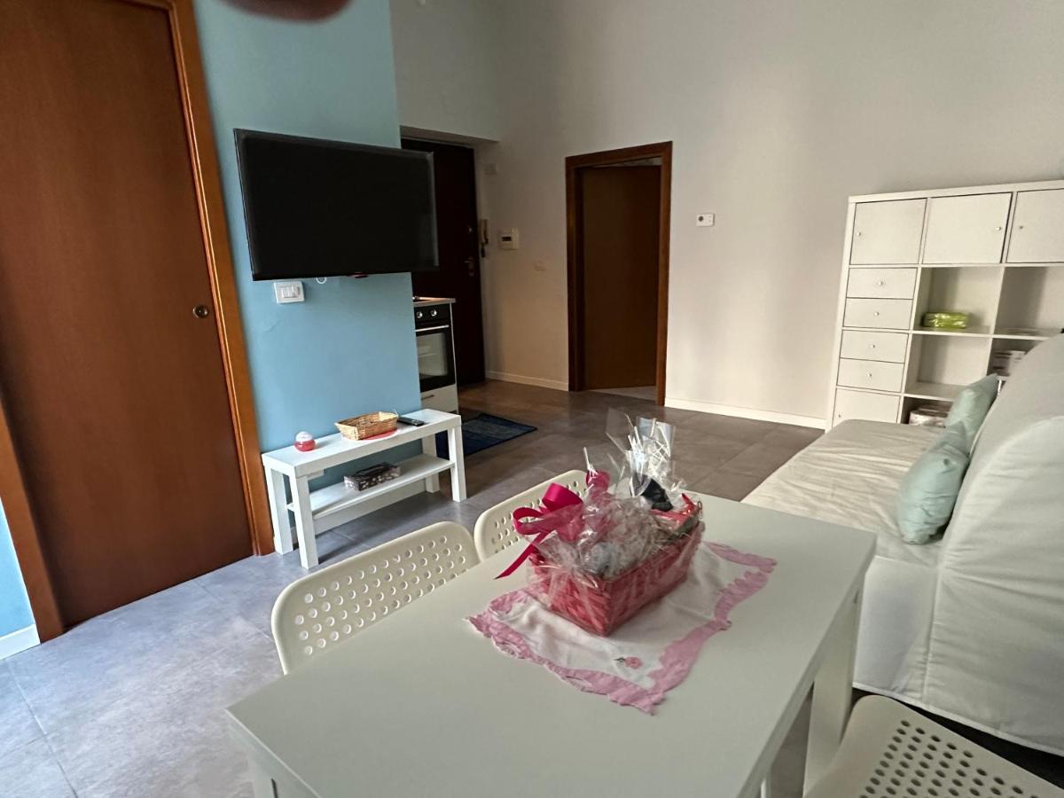 Casa Susanna - Delizioso Piano Terra, Centralissimo, Superservito, Tranquillo, Appena Fuori Ztl Parcheggio Libero 特尔尼 外观 照片